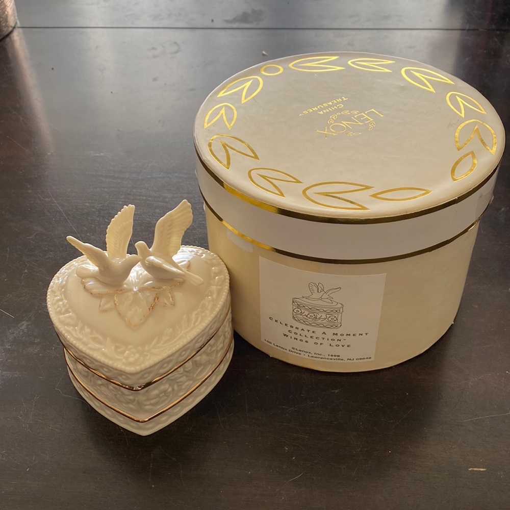NIB - Lenox Wings of Love trinket box
